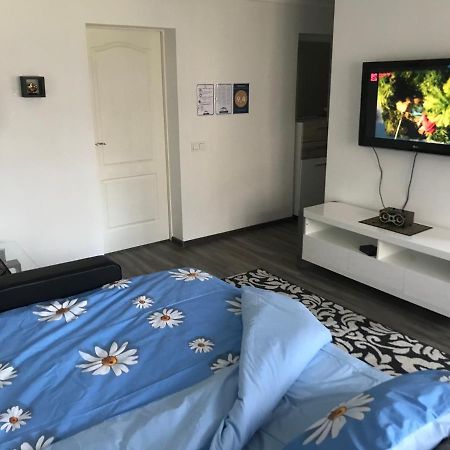 Fine Apartment イェルガヴァ エクステリア 写真