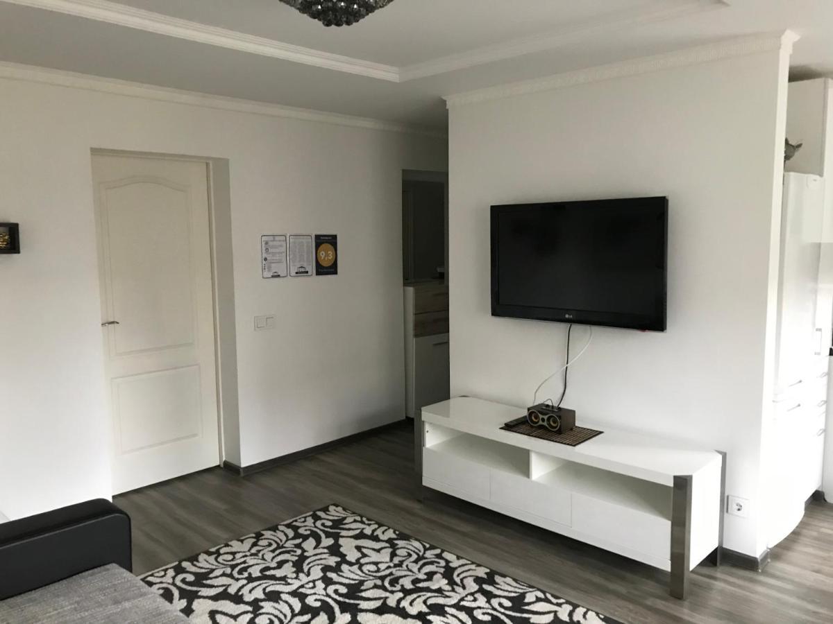Fine Apartment イェルガヴァ エクステリア 写真